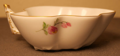 1934-1945 German Meissen Porcelain Gilded Floral Motifs Pickle Leaf Dish