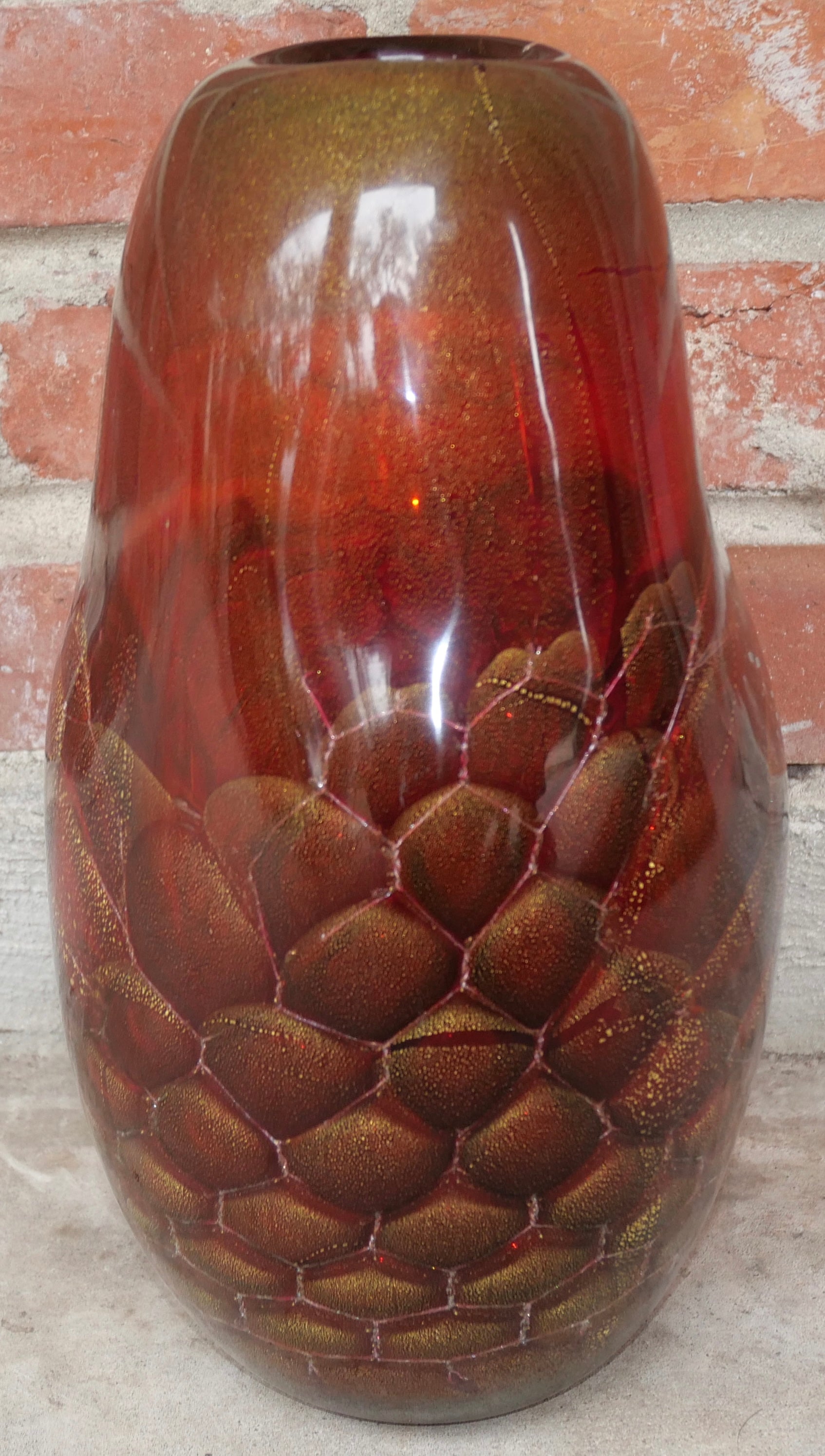 Late 20th Century Italian Marina & Susanna Sent Murano Glass Contemporary Style Sommerso Honeycomb Gold Flecked Freeform Vase