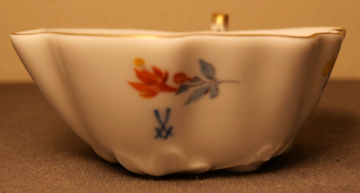 1934-1945 German Meissen Porcelain Gilded Floral Motifs Pickle Leaf Dish