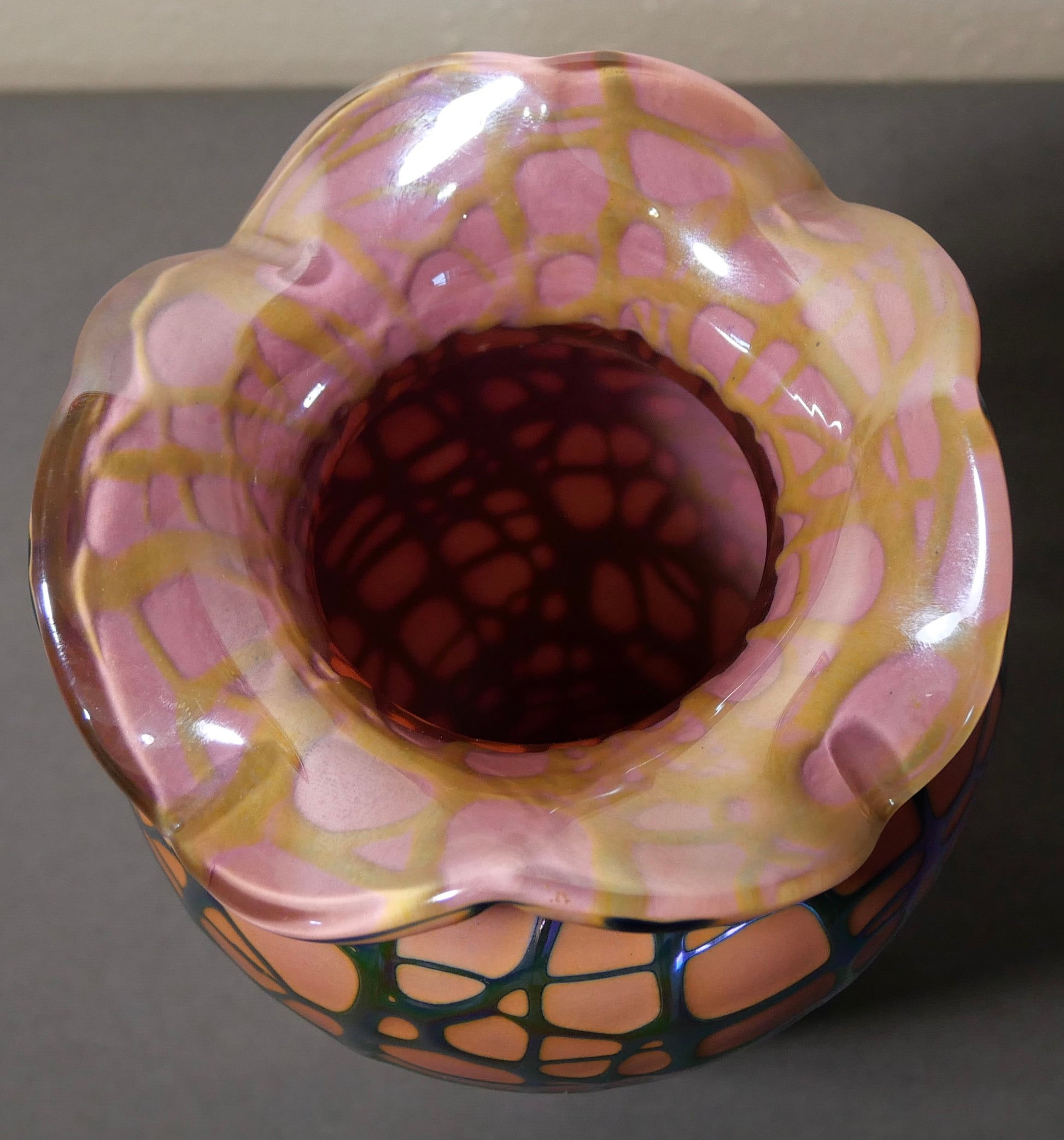 1995 Stuart Abelman Art Glass Contemporary Style Iridescent Pink Silver Webbed Overlay Ruffled Edge Baluster Vase (California)