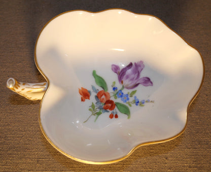 1934-1945 German Meissen Porcelain Gilded Floral Motifs Pickle Leaf Dish