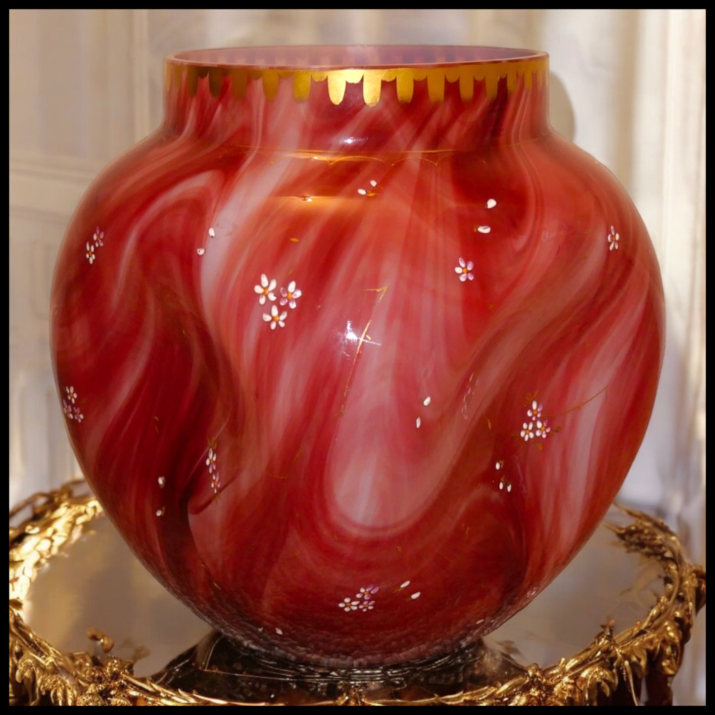 Late 19th Century Austrian Art Nouveau Loetz Red/White Carneol Marmoriertes Glass Gilded Pinched Bulbous Vase with Japonisme Hand Painted Floral Motifs