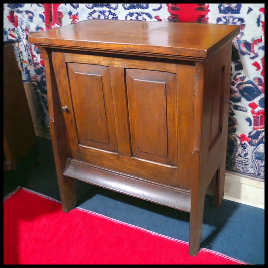 Circa 1900 English Victorian Mahogany Cellarette Cabinet