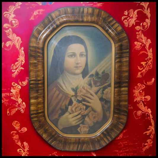 Circa 1920 American Catholic Saint Theresa Print in Convex Glass Wooden Frame