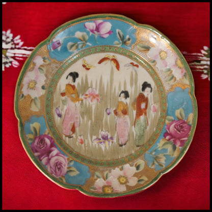 Circa 1920 Japanese Satsuma Porcelain Hand Painted Gilded Women/Floral Motifs Plate