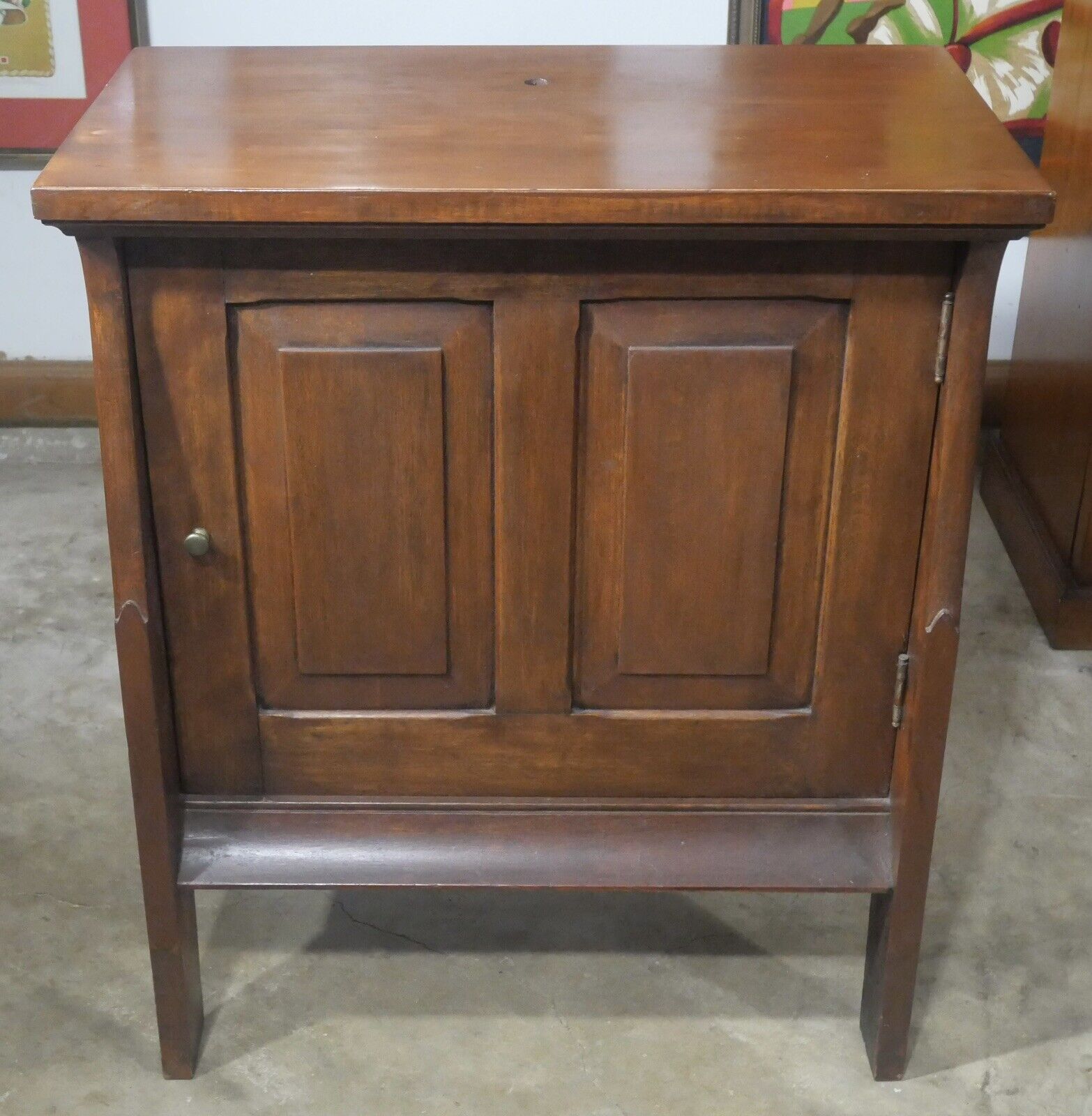 Circa 1900 English Victorian Mahogany Cellarette Cabinet