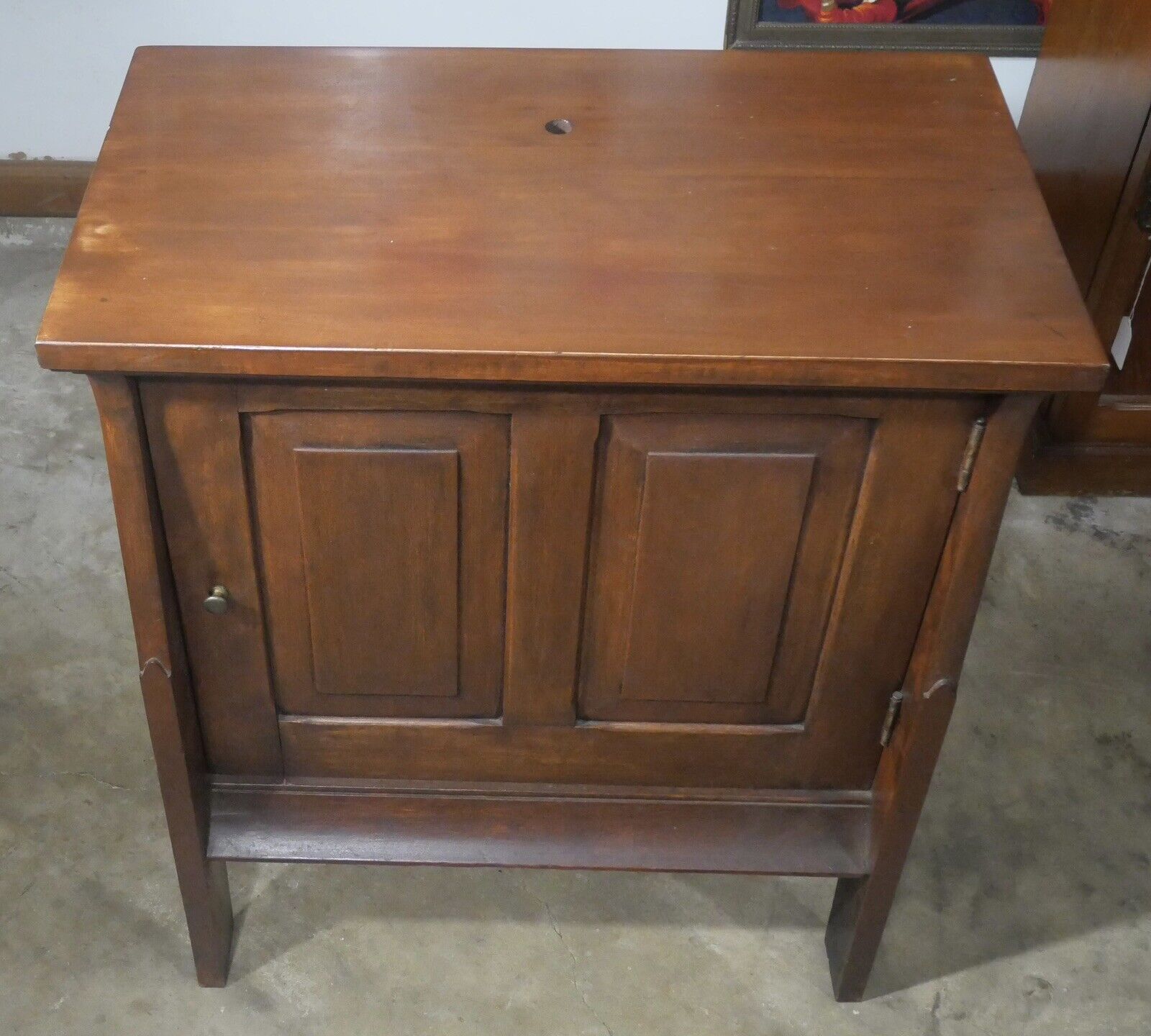 Circa 1900 English Victorian Mahogany Cellarette Cabinet