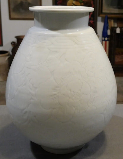 Vintage Circa 1970 Japanese Dehua Porcelain Style Lotus Motifs Bulbous Vase